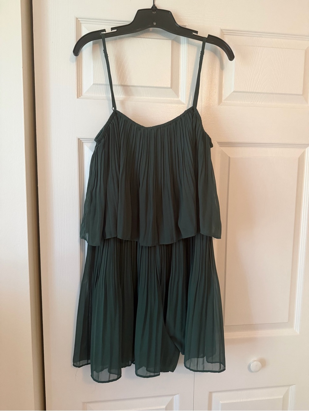 Women’s Dark Green Spaghetti-Strap Pleated Romper